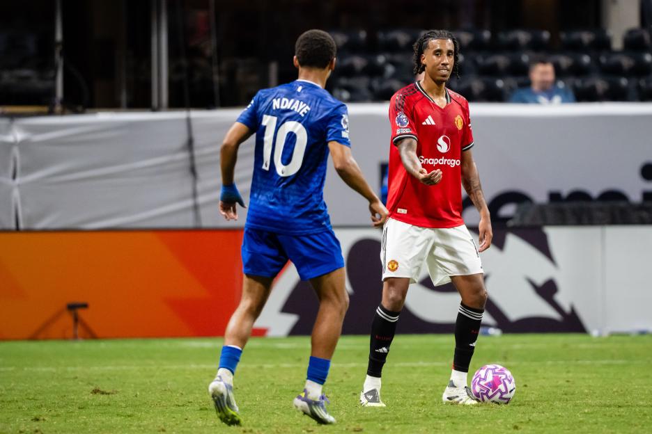 Leny Yoro of Manchester United controlling the ball during a soccer match.