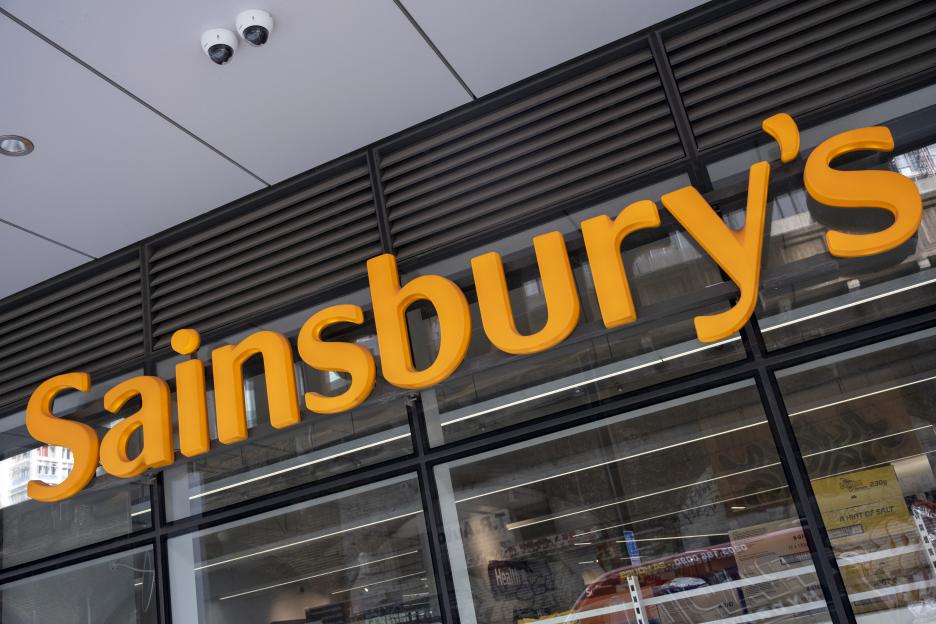 Shoppers run to Sainsbury’s for ‘super trendy’ statement skirt that’s perfect for autumn and giving 90s vibes