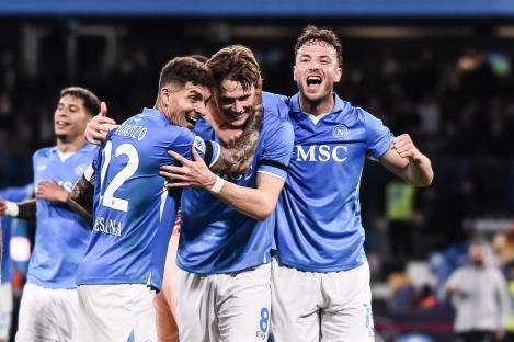 SSC Napoli players celebrating a goal.
