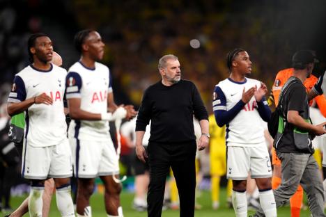 Tottenham Hotspur manager Ange Postecoglou (centre) and players applaud the fans after the final whistle in the UEFA Europa League semi-final first leg match at Tottenham Hotspur Stadium, London. Picture date: Thursday May 1, 2025. PA Photo. See PA story SOCCER Tottenham. Photo credit should read: John Walton/PA Wire. RESTRICTIONS: Use subject to restrictions. Editorial use only, no commercial use without prior consent from rights holder.