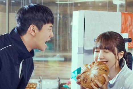Lee Jun Young Is Determined To Keep Jeong Eun Ji In Check In Poster For New Drama “Pump Up The Healthy Love”