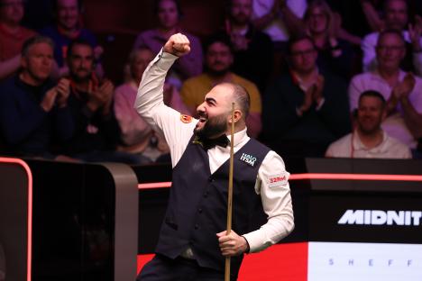 ‘That’s a little bit premature’ – BBC commentator questions snooker star’s ’emotional’ outburst at World Championship