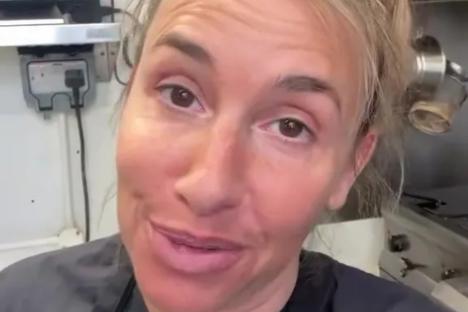Nineties girlband star looks unrecognisable flipping burgers in a London pub – can you guess who she is?