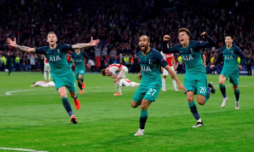 Tottenham Hotspur players celebrating a goal.