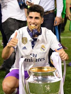 Marco Asensio with the UEFA Champions League trophy.