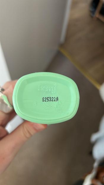 Close-up of a light green Berry deodorant container's bottom, showing product code 8253322A.