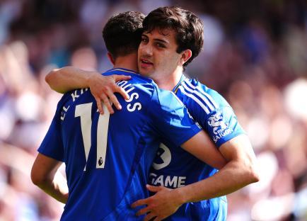 Nottingham Forest players celebrating a goal.