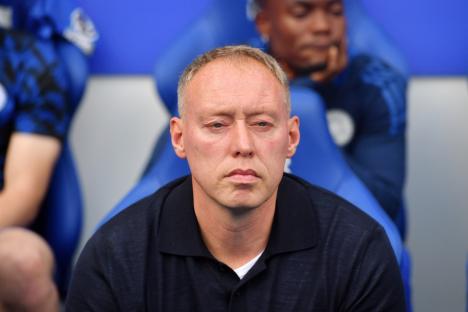 LEICESTER, ENGLAND - SEPTEMBER 21: Leicester City Manager Steve Cooper during the Premier League match between Leicester City and Everton at King Power Stadium on September 21, 2024 in Leicester, United Kingdom. (Photo by Plumb Images/Leicester City FC via Getty Images)