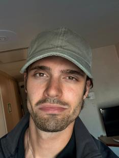 Close-up photo of Nikita Darwin, who resembles Joe Goldberg from the Netflix series *You*.