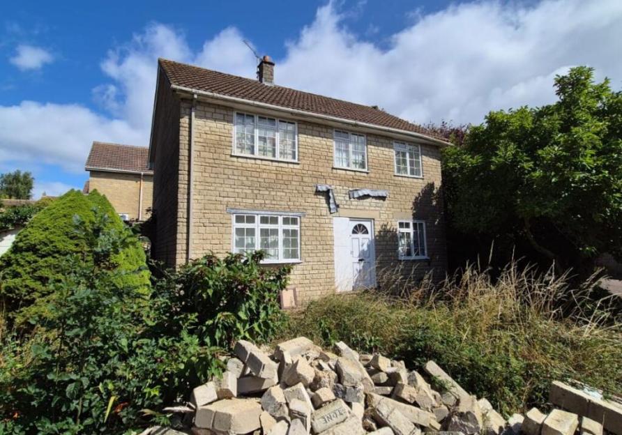 Four-bed house listed for £400K looks perfectly normal from the outside – but it’s hiding a disgusting secret