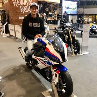 Who was Shane Richardson and what happened to the British Superbike rider at Oulton Park? 2