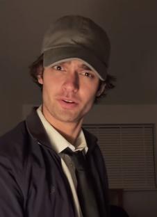 Nikita Darwin, a 22-year-old who resembles Joe Goldberg from the Netflix series *You*.