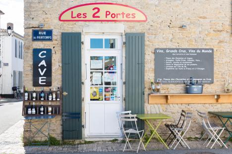 Wine tasting shop, Les 2 Portes, in France.