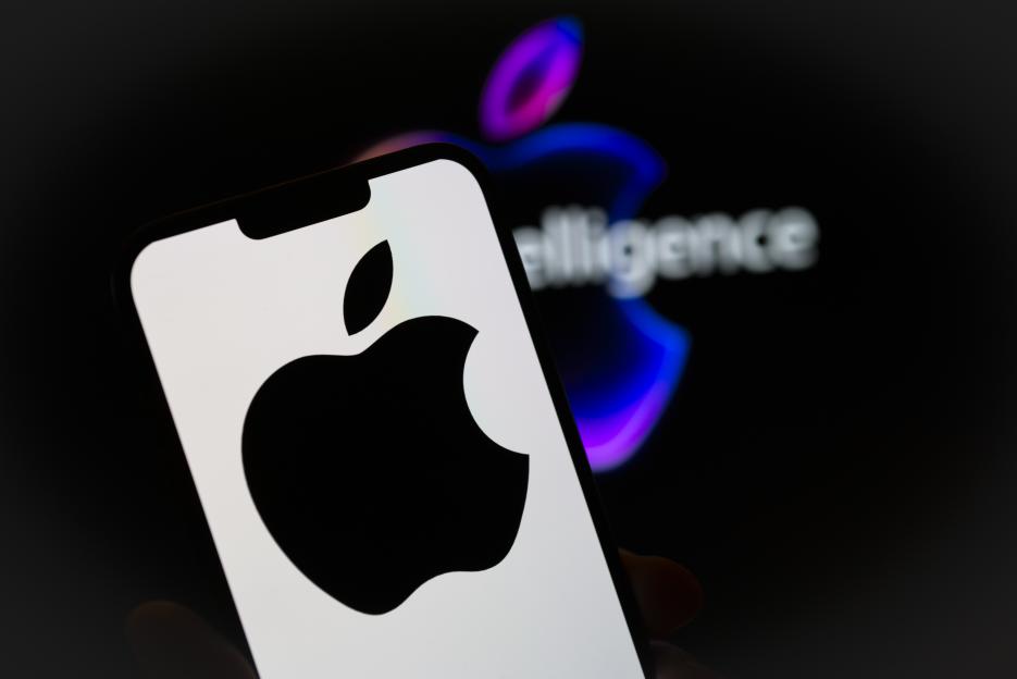 New iPhone ‘nudity-spotting’ feature FREEZES video calls if someone strips off
