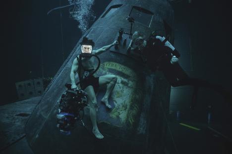 Tom Cruise and Christopher McQuarrie filming underwater scene for Mission: Impossible.