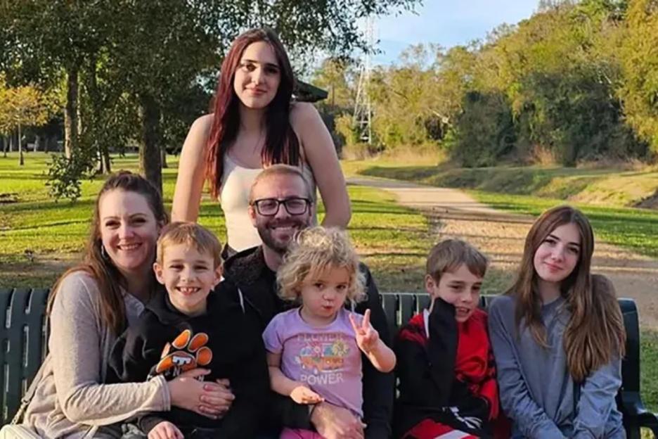 Heartbreaking Incident: Two Young Boys Lose Their Lives as Three Sisters Battle for Survival Following Texas Police Car Crash