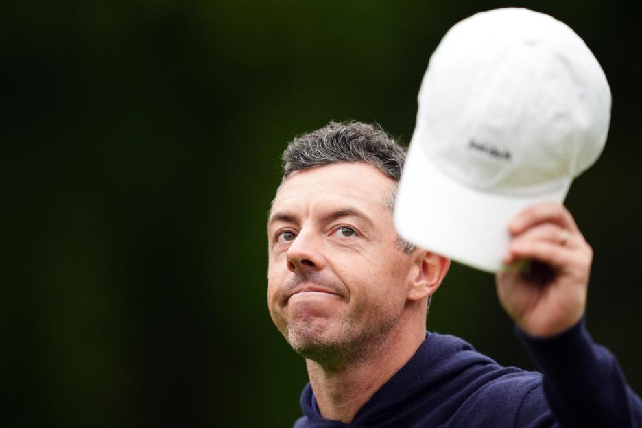 Rory McIlroy acknowledging spectators.