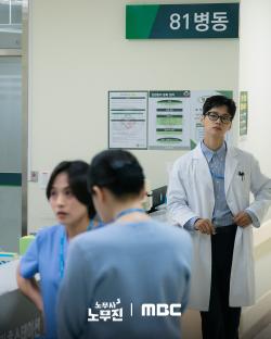 Jung Kyung Ho And Cha Hak Yeon Sneak Into The Hospital In &#8220;Oh My Ghost Clients&#8221; 6