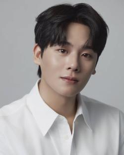 Lee Jung Ha Poses In Charming New Profile Photos 4