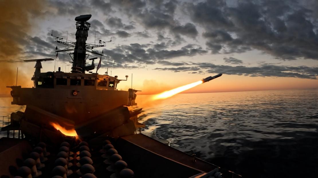 Watch moment Royal Navy warship fires supersonic shipbuster missile on Putin’s doorstep in message to Russia