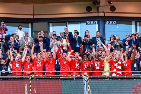 Whitstable Town team celebrating their Isuzu FA Vase victory at Wembley Stadium.