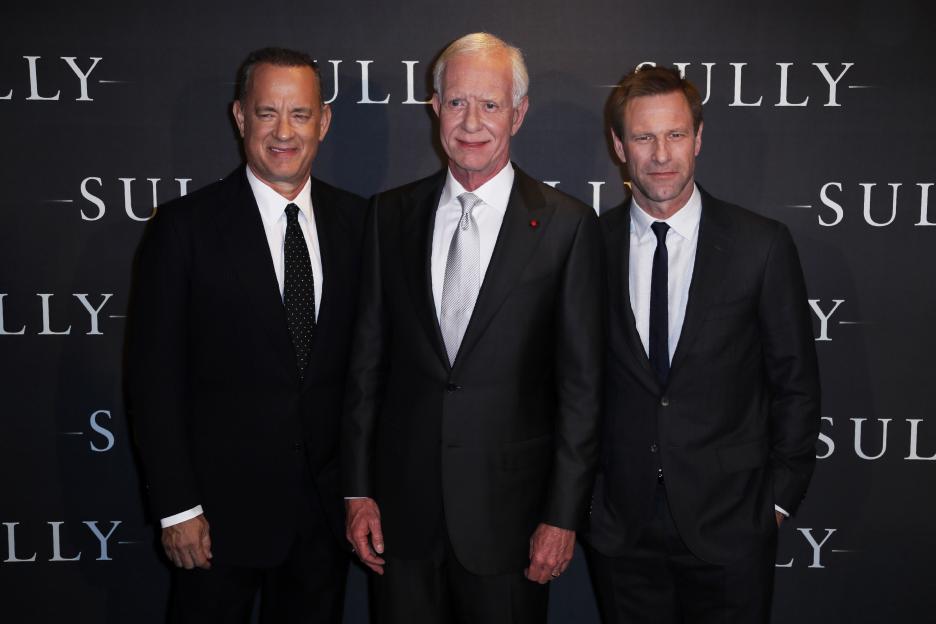 US actor Tom Hanks, US pilot Chesley Sullenberger, and US actor Aaron Eckhart at a photocall for the movie "Sully".