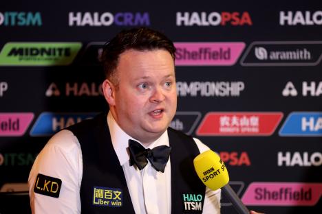 Shaun Murphy of England being interviewed.