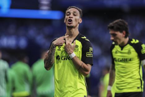 CORNELLA, SPAIN - MAY 04: Antony dos Santos of Real Betis celebrates a goal during the Spanish league, La Liga EA Sports, football match played between RCD Espanyol and Real Betis at RCDE Stadium on May 04, 2025 in Cornella, Barcelona, Spain. (Photo By Javier Borrego/Europa Press via Getty Images)