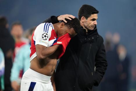 Arsenal manager Mikel Arteta consoles a distraught Jurrien Timber.