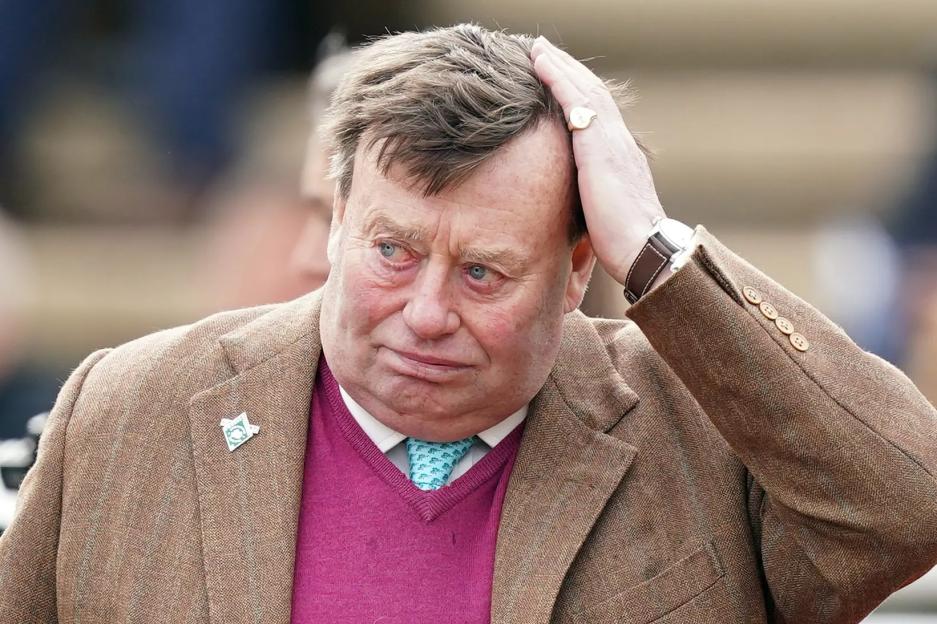 ‘What a shame’ – £400,000 wonderhorse leaves Nicky Henderson without ever running a race