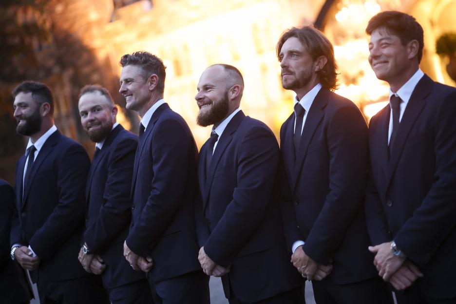 Jon Rahm, Shane Lowry, Justin Rose, Tyrrell Hatton, Tommy Fleetwood and Viktor Hovland of Team Europe posing for a photo.