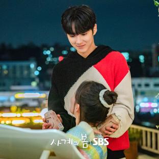 Park Ji Hu And Ha Yoo Joon Share A Romantic Moment In “Spring Of Youth”; 4