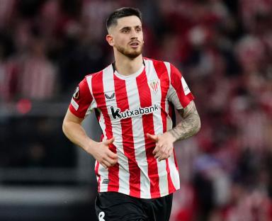 Oihan Sancet, midfielder for Athletic Club, playing in a soccer match.