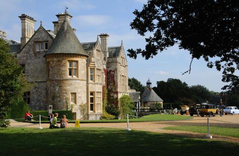 Palace house and gardens with visitors.
