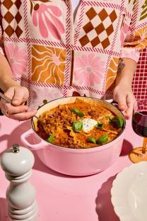 Lasagna soup in a pink pot.