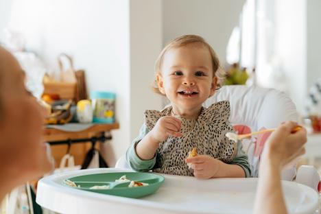 Urgent warning to parents – over 9 foods you should never feed a child under one