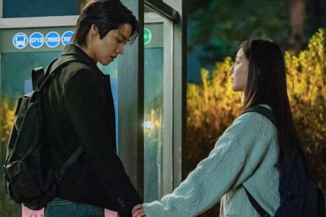 Lee Seung Hyub Gets Desperate As Park Ji Hu Turns Away From Him In “Spring Of Youth”