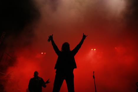 Legendary rock band sack drummer after massive fall out