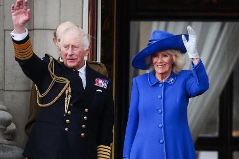 King Charles, Kate & family showed raw emotion in poignant balcony appearance for VE Day flypast, royal expert says 