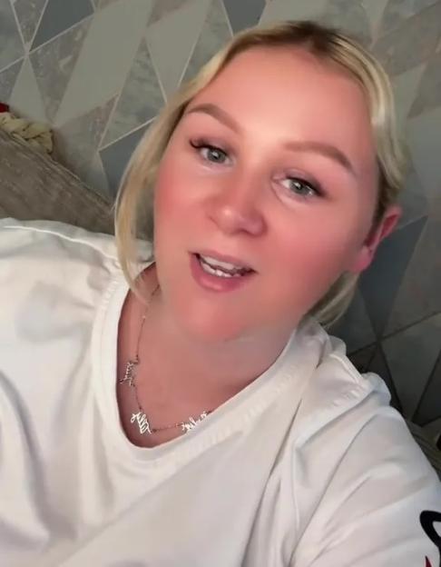 Stay-at-home mum sharing how she stopped receiving Universal Credit.