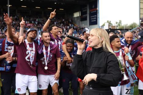 Natasha Bedingfield singing at a Burnley football team celebration.