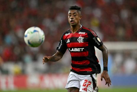 Bruno Henrique of Flamengo gesturing during a soccer match.