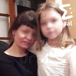 Photo of a mother and daughter, faces blurred for privacy.