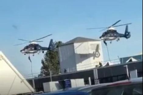 Incredible moment special forces’ helicopters carry out secret drop drills outside Tesco as amazed shoppers watch