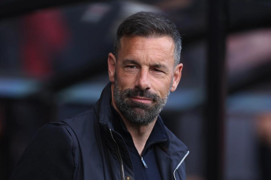 Leicester ready to appoint sacked Championship manager to replace Van Nistelrooy – but still have to pay compensation