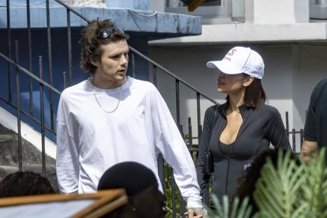 Cruz Beckham and his girlfriend Jackie Apostel holding hands while shopping.