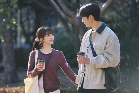 Roh Jeong Eui And Lee Chae Min Officially Become A Campus Couple In “Crushology 101”