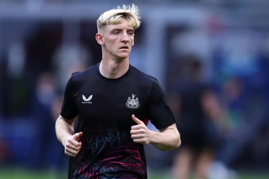 Transfer: Newcastle’s Gordon sends message to Alexander Isak after Liverpool move