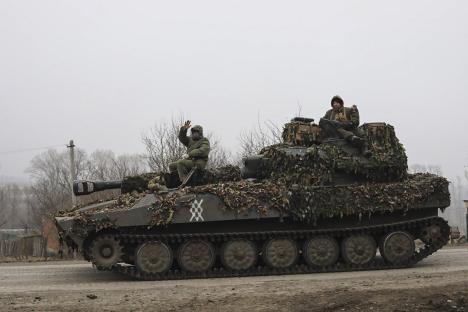 Photo of Russian servicemen on a self-propelled gun in the Kursk region.