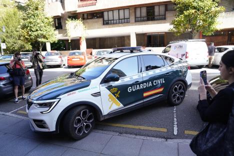 A Guardia Civil police car parked outside a courthouse.